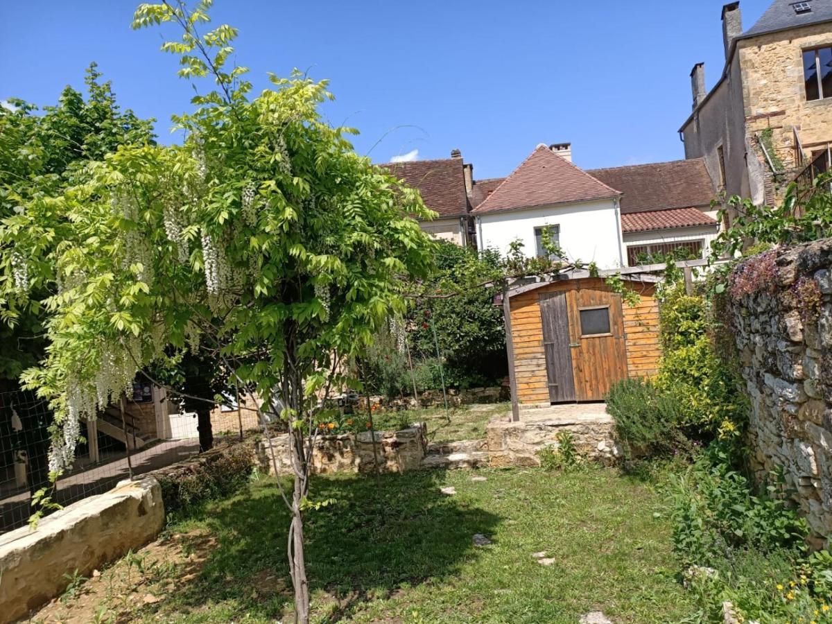 Maison de caractère au cœur de la cité médiévale de Gourdon Exterior foto